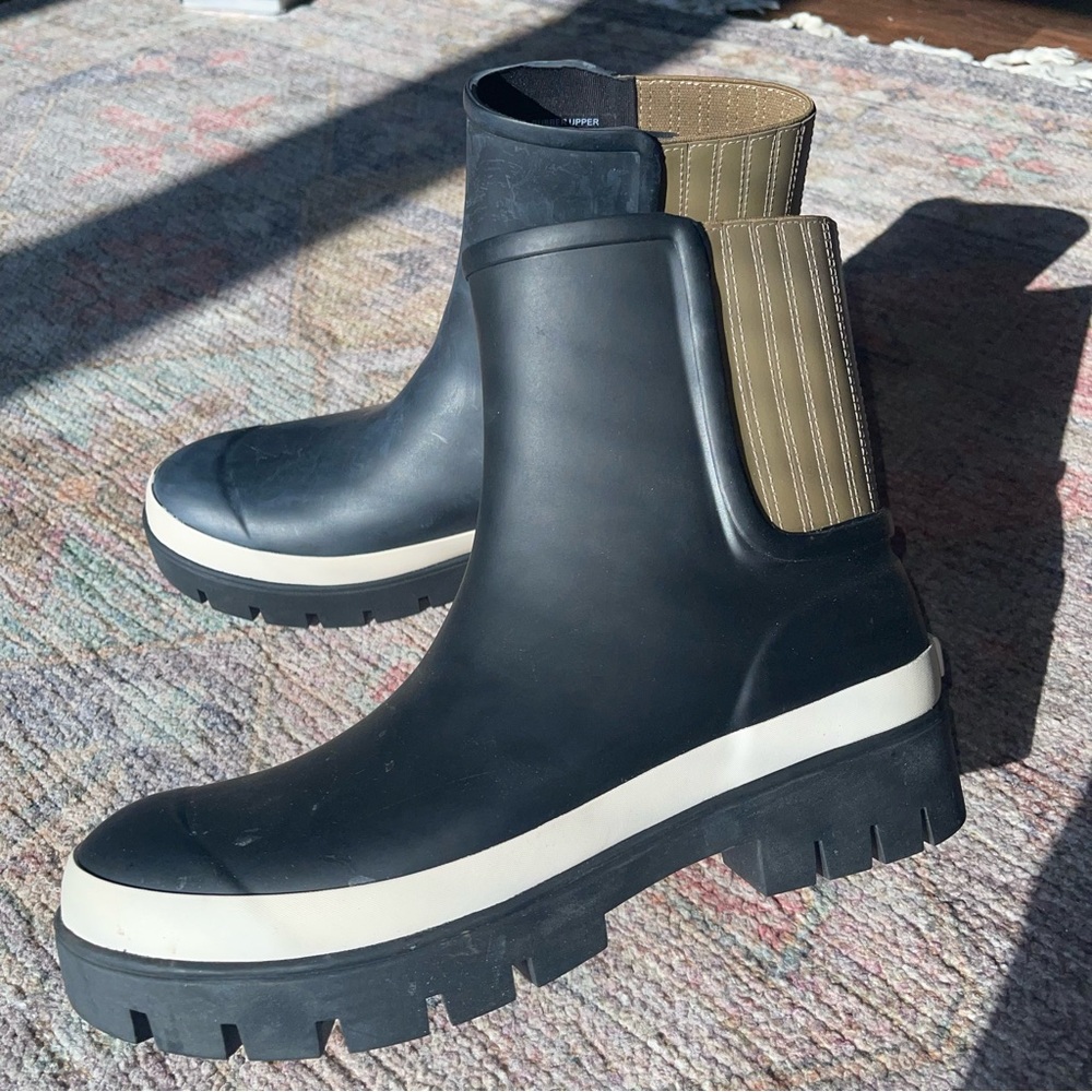 SOLD ON M❗️Tory Burch Boots